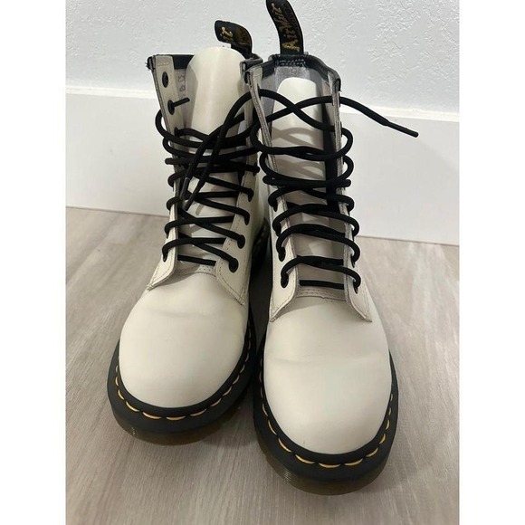 Dr Martens 1460 White Patent Leather Lace Up Combat Boots Womens Size 7 US - Picture 2 of 8